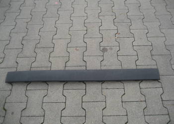 audi 80 b4 sedan 92-95r listwa zderzaka tył środkowa 8a0807424a audi 80 b4 sedan 92-95r listwa zderzaka tył środkowa 8a0807424a