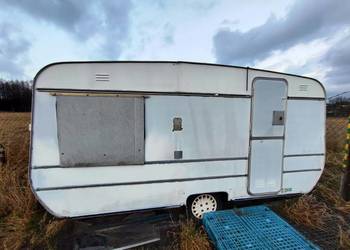 Tania przyczepana budowę