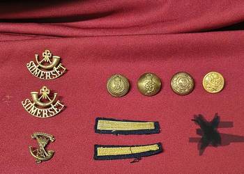 oznaki, guziki i dystynkcje wojskowe