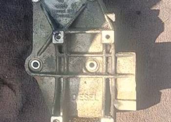Łapa Kompresora Klimatyzacji 028 260 885 A Audi A4 B5 FL (a-15)