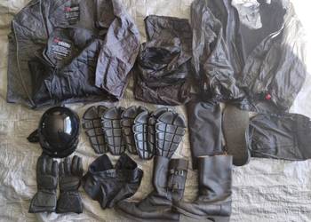 Motocyklowa odzież p.deszczowa, kask, rękawice, buty