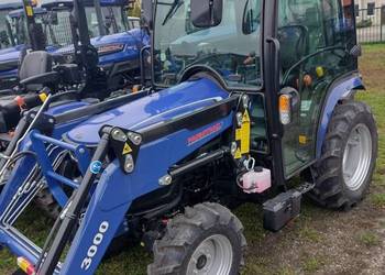 Ciągnik kompaktowy Farmtrac 26 PRO  4 WD z kabina i ładowaczem !