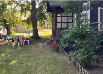 Działka budowlana 4304 m² z drewnianym domem – Różyca koło Koluszek