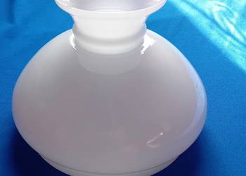 Klosz do lampy typu Aladyn, białe szkło warstwowe. Otw. mont. 154 mm.