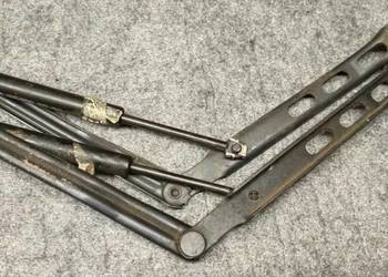 Zawiasy siłowniki teleskopy maski BMW E34