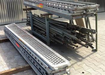 Rusztowanie 105 m2 używane o wymiarach 12,85x8,2m podest stalowy 2,57m