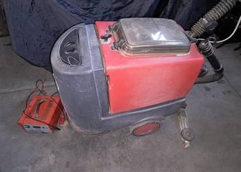 Szorowarka do podłogi cleanfix uszkodzona dwa akumulatory prostownik