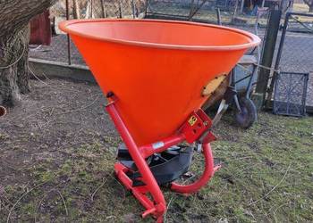 Rozsiewacz do nawozu Lejek 300L