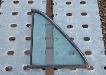 Szyba drzwi lewa tylna trójkąt Mercedes W123 sedan