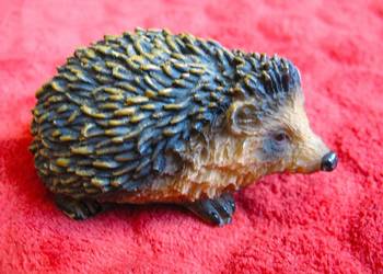 Jeż - stara figurka pięknego jeżyka - 5 x 9 x 5 cm