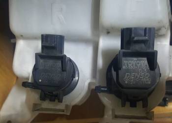 Toyota silniczki spryskiwacza i xenonu Toyota silniczki spryskiwacza i xenonu