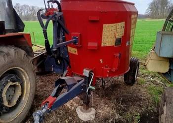 Paszowóz 2,5 M3 mało używany