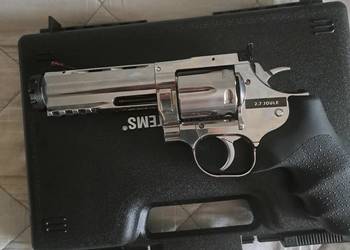 DAN WESSON 715  4//