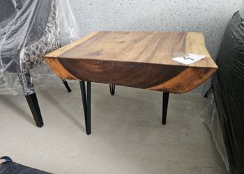 Designerski stolik z litego drewna Suar (loft)