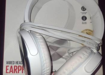 Sprzedam uszkodzone słuchawki nauszne.
Przewód przy Jack niekiedy nie łączy