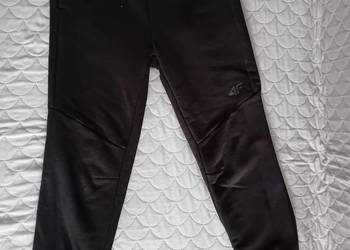 Spodnie dresowe 4 F roz. 128