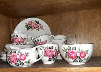 Serwis. Staffordshire. Empire Porcelain Co. England. Z różami.  Cena 395 zł Serwis. Staffordshire. Empire Porcelain Co. England. Z różami.  Cena 395 zł
