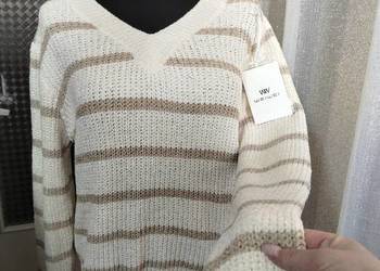 Nowy stylowy sweter ecru w paski