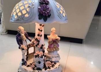 Lampa porcelanowa z figurkami