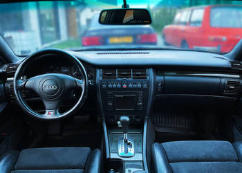 Audi S8 D2
