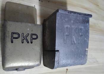 Stare popielniczki z pociągów PKP z czasów PRL. Stare popielniczki z pociągów PKP z czasów PRL.