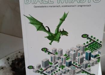 Białe miasto Wyszyński młody poeta nastolatek księgarnia