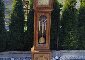 Zegar stojący w skrzyni dębowej