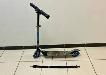 Hulajnoga miejska typu Oxelo Mid 7 z stopką, dla dzieci (ok. 7-15 lat).