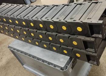 Prowadnik kabli zabudowany 150x55