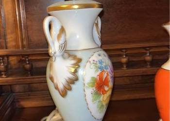 Lampa z łabędziami. Syg. Kaiser. Błękitna, złocona, z bukiet Lampa z łabędziami. Syg. Kaiser. Błękitna, złocona, z bukiet