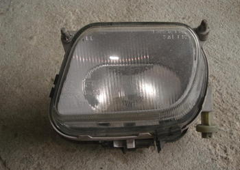 Lampa przeciwmgielna lewa do Maercedesa  okulara 210