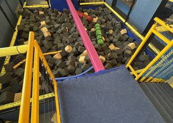 Basen z gąbkami i równoważnią