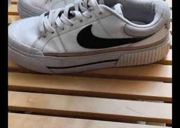 Buty sportowe.