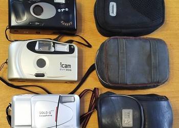 Trzy aparaty fotograficzne z futeralami