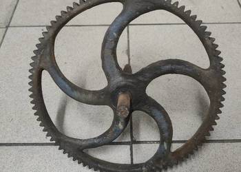 Zabytkowe żeliwne koło zębate 280 mm, wałek 20 mm, sieczkarnia Rzeszów