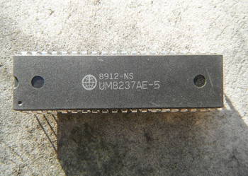 UM8237AE-5 DIP40 CMOS clock generator driver DMA kontroler