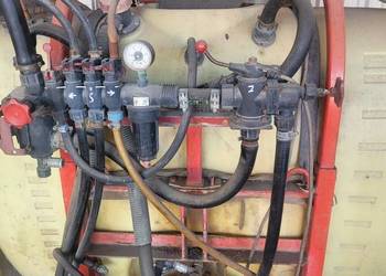Opryskiwacz 15m hydrauliczne podnoszony