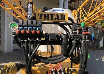 Opryskiwacze zaczepiane Boguslav - Titan 3000l 24m-28m Belka robocza