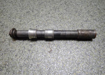 OŚ OŚKA KOŁA PRZÓD 20/25MM GRUBOŚCI YAMAHA YZ 250 2T 96-99R
