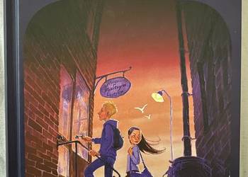 Książka Antykwariat pod Błękitnym Lustrem.