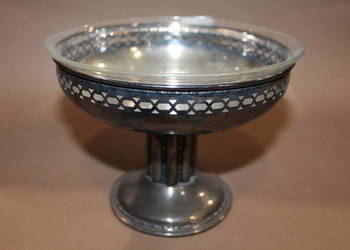 Posrebrzana patera ze szkłem I pół XXw. Nr 545 Posrebrzana patera ze szkłem I pół XXw. Nr 545