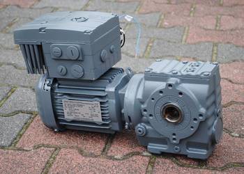 Motoreduktor kątowy 0.055/0.75kw. 10-100obr./min. SEW. FALOWNIK