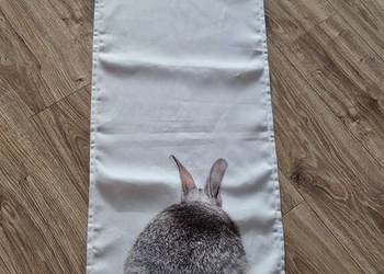 Bieżnik Kani obrus Wielkanoc zając z pomponem 40x160cm Homla