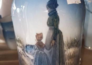 Wazon z szukającymi krewnych na morzu. Royal Copenhaga. Denm Wazon z szukającymi krewnych na morzu. Royal Copenhaga. Denm