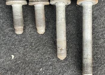 Śruby wahacza dolnego przód Alfa Romeo 147 156 GT