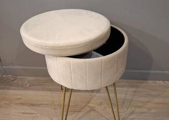 Taboret tapicerowany z funkcją stolika