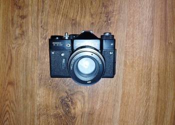 Lustrzanka ZENIT TTL z obiektywem HELIOS-44M z 1982 r.