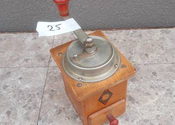 nr25 Stary drewniany młynek kawy przypraw