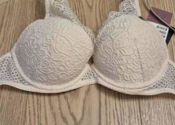 Koronkowy usztywniany biustonosz H&M beżowy 70D