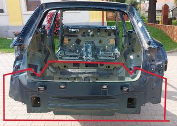 Audi Q8 E-TRON SUV pas tylny podłoga bagażnika wanna wnęka ścianka tylna 